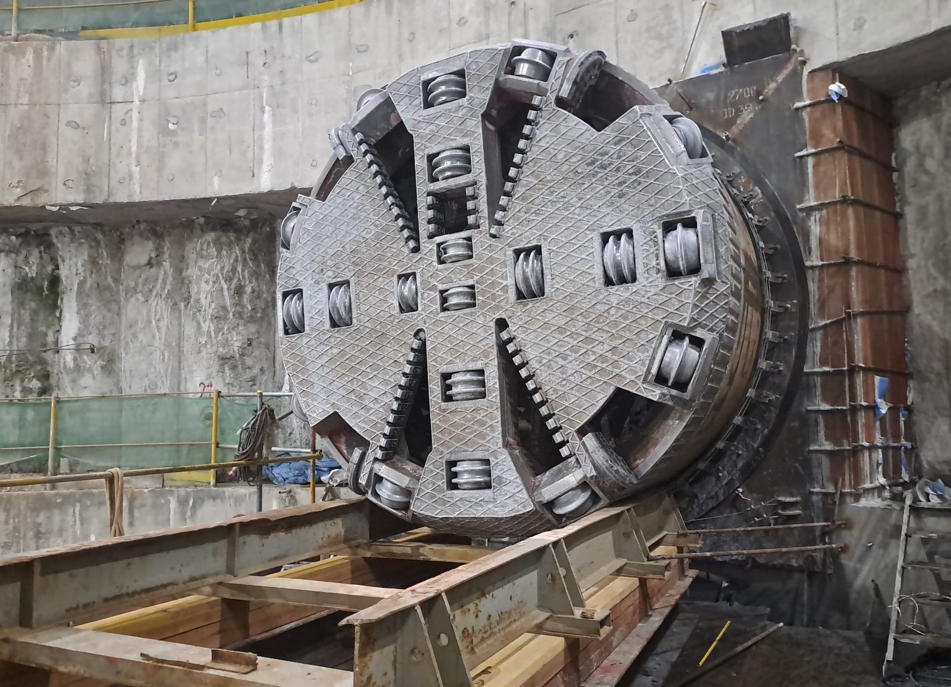 TBM cutterhead at launch shaft — P-Con tunnelling project